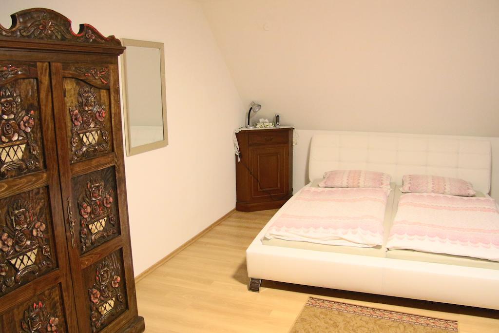 Hotel Am Schloss Neuenstein Номер фото